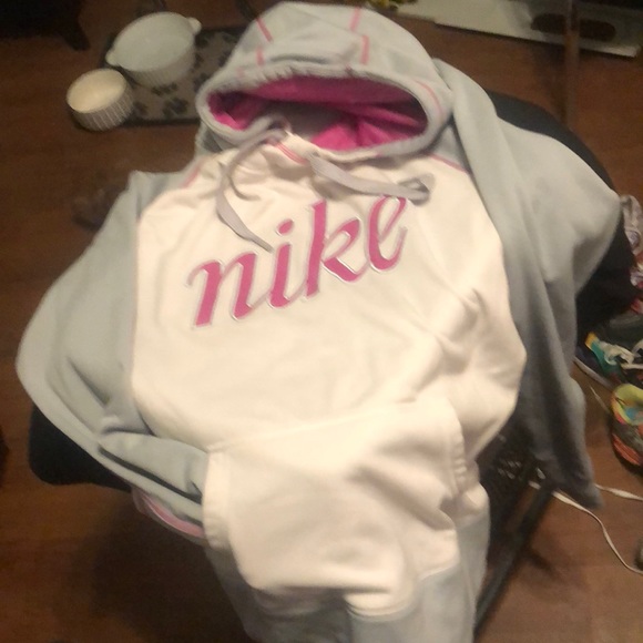 Nike Tops - Womens pullover Nike hoodie